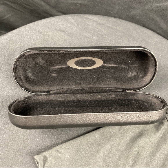 Oakley sunglasses case - Picture 2 of 6